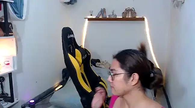 Snapshot of MarieLoveGlamorous chatting on 02.23.25 MarieLoveGlamorous online show from 02.23.25