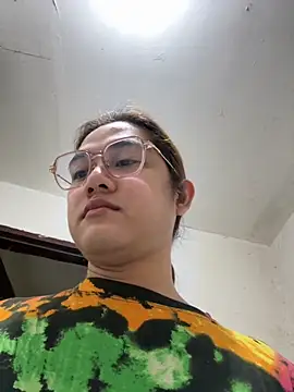 Snapshot of MarieLoveGlamorous chatting on 11.11.25 MarieLoveGlamorous online show from 11.11.25