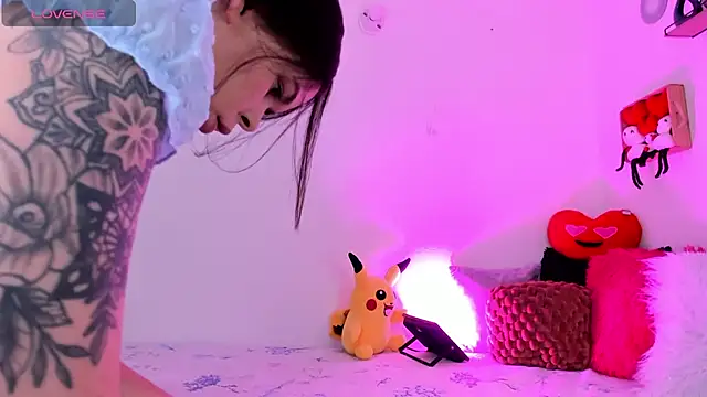 Snapshot of carolina16love chatting on 03.04.25 carolina16love online show from 03.04.25