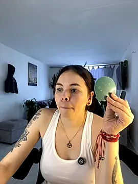 Snapshot of carolina16love chatting on 10.19.25 carolina16love online show from 10.19.25