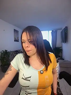 Snapshot of carolina16love chatting on 11.01.25 carolina16love online show from 11.01.25