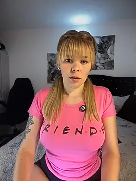 Snapshot of carolina16love chatting on 11.22.25 carolina16love online show from 11.22.25