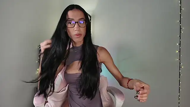 Snapshot of _monamour_ chatting on 12.15.24 monamour online show from 12.15.24