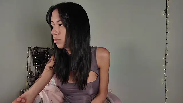 Snapshot of _monamour_ chatting on 01.18.25 monamour online show from 01.18.25