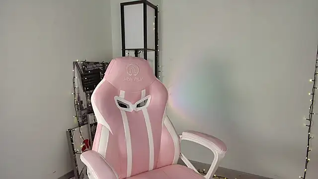 Snapshot of _monamour_ chatting on 01.25.25 monamour online show from 01.25.25