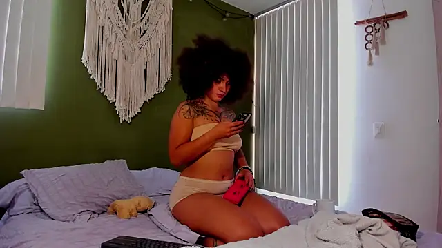 Snapshot of karlye_5 chatting on 12.19.25 karlye 5 online show from 12.19.25