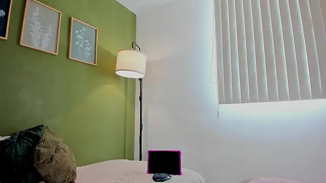 Snapshot of karlye_5 chatting on 02.25.26 karlye 5 online show from 02.25.26