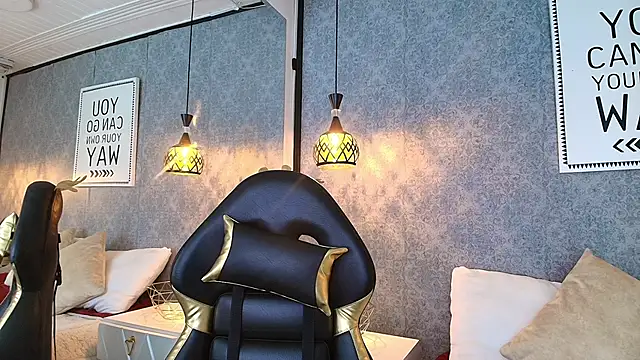 Emiily W online show from 01.20.25