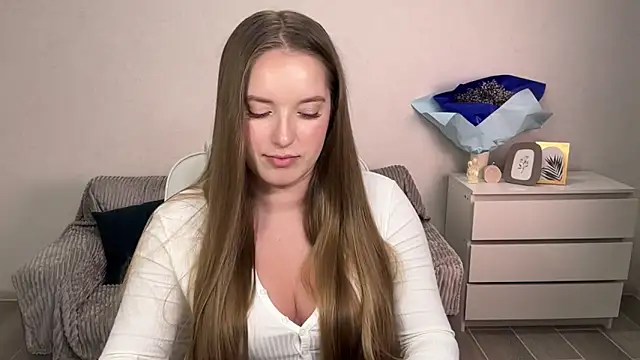 EvaMaddison online show from 10.08.25