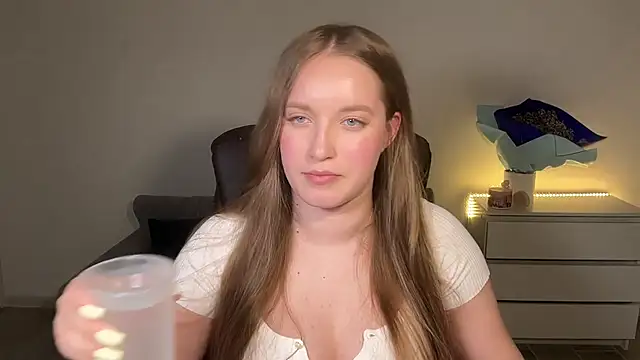 Snapshot of EvaMaddison chatting on 06.26.26 EvaMaddison online show from 06.26.26