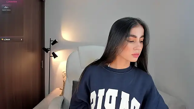 Snapshot of RebeccaBaxter chatting on 11.12.25 RebeccaBaxter online show from 11.12.25