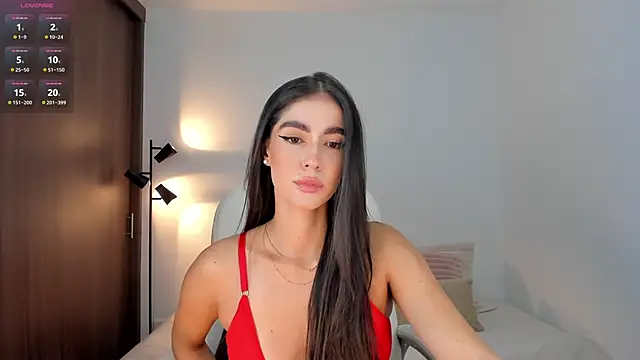 Snapshot of RebeccaBaxter chatting on 11.28.25 RebeccaBaxter online show from 11.28.25