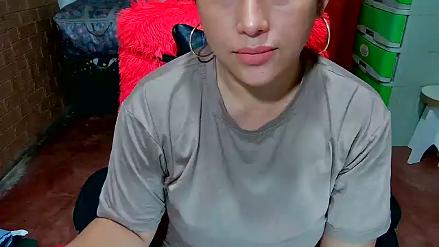 Snapshot of M_e_c_e_l chatting on 10.31.25 M e c e l online show from 10.31.25