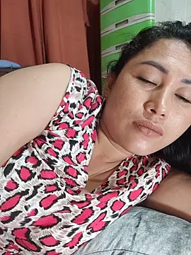 Snapshot of M_e_c_e_l chatting on 11.06.25 M e c e l online show from 11.06.25