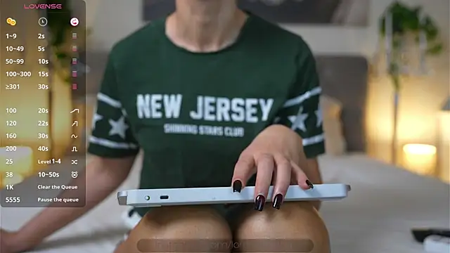 Lorettelorena online show from 12.24.24