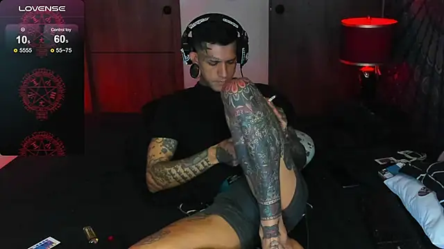 Snapshot of josh__ackerman chatting on 12.17.25 josh ackerman online show from 12.17.25