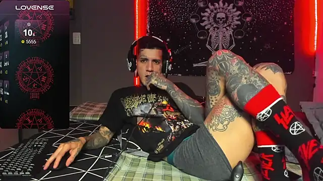 Snapshot of josh__ackerman chatting on 04.22.26 josh ackerman online show from 04.22.26