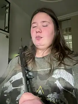 Snapshot of remirann_ chatting on 12.13.24 remirann online show from 12.13.24