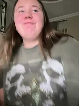 Snapshot of remirann_ chatting on 12.15.24 remirann online show from 12.15.24