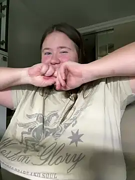 Snapshot of remirann_ chatting on 12.28.24 remirann online show from 12.28.24