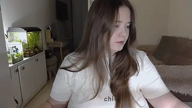 Snapshot of remirann_ chatting on 02.18.25 remirann online show from 02.18.25