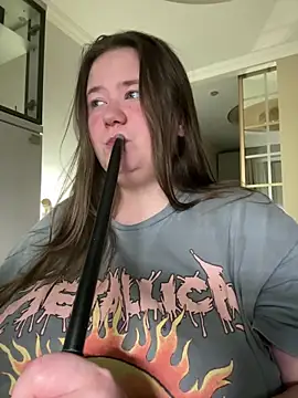 Snapshot of remirann_ chatting on 02.28.25 remirann online show from 02.28.25