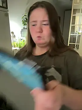 Snapshot of remirann_ chatting on 03.18.25 remirann online show from 03.18.25