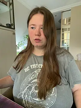 Snapshot of remirann_ chatting on 10.21.25 remirann online show from 10.21.25