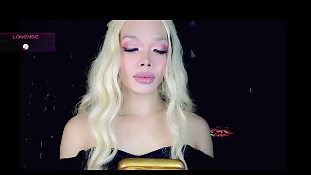 Snapshot of sugar_bbyxx chatting on 06.19.26 sugar bbyxx online show from 06.19.26