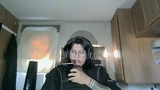 Snapshot of jceodo100 chatting on 10.30.25 jceodo100 online show from 10.30.25