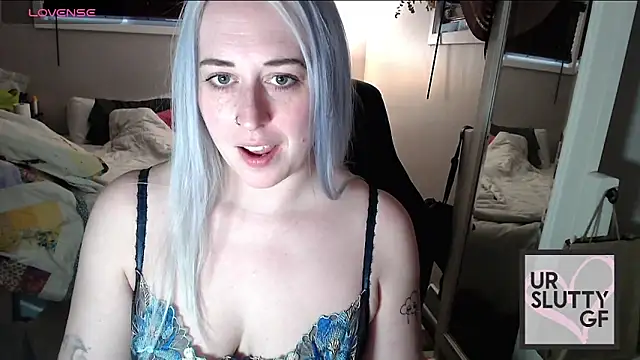 Snapshot of ursluttygf chatting on 11.08.25 ursluttygf online show from 11.08.25