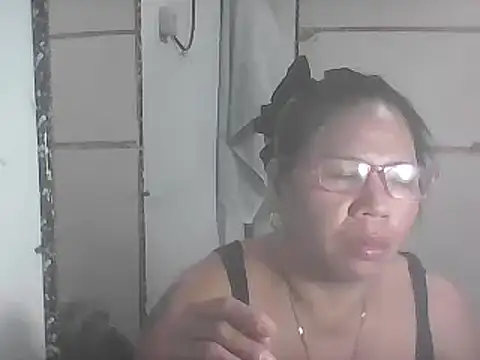 Snapshot of hotwet_mama4uxx chatting on 01.14.25 hotwet mama4uxx online show from 01.14.25
