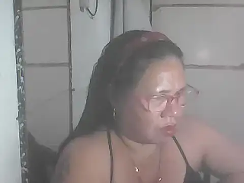 Snapshot of hotwet_mama4uxx chatting on 01.27.25 hotwet mama4uxx online show from 01.27.25