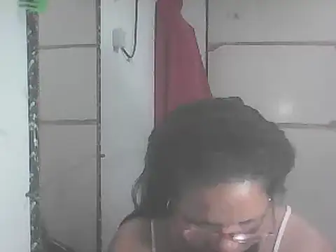 Snapshot of hotwet_mama4uxx chatting on 02.02.25 hotwet mama4uxx online show from 02.02.25