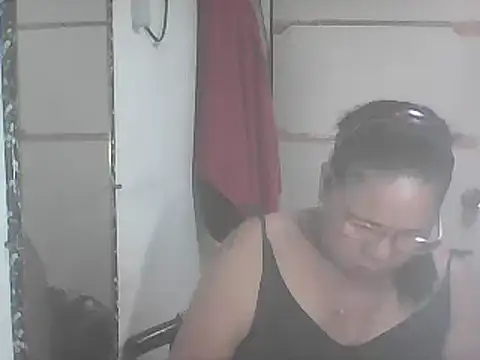 Snapshot of hotwet_mama4uxx chatting on 02.14.25 hotwet mama4uxx online show from 02.14.25