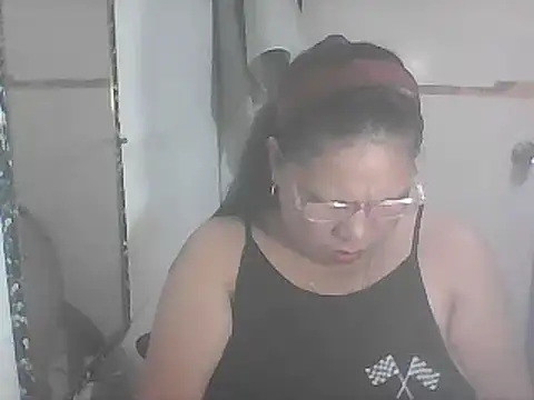 Snapshot of hotwet_mama4uxx chatting on 03.05.25 hotwet mama4uxx online show from 03.05.25