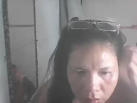Snapshot of hotwet_mama4uxx chatting on 03.05.25 hotwet mama4uxx online show from 03.05.25