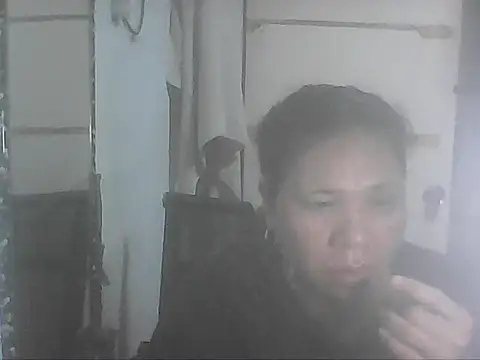 Snapshot of hotwet_mama4uxx chatting on 10.03.25 hotwet mama4uxx online show from 10.03.25