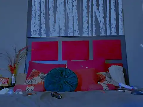 Snapshot of MissParis26 chatting on 10.13.25 MissParis26 online show from 10.13.25