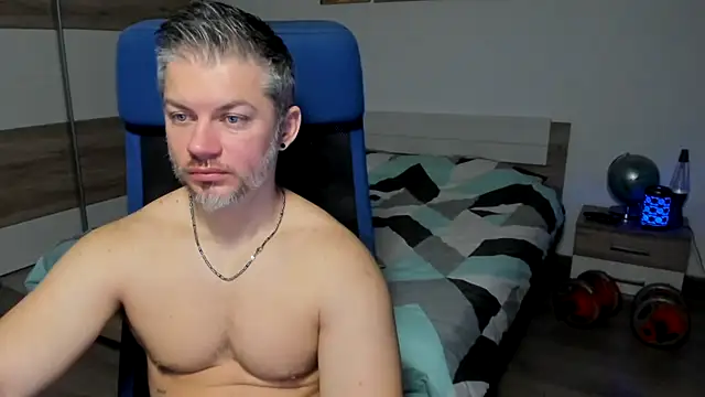 Snapshot of RobbyShawz chatting on 01.15.25 RobbyShawz online show from 01.15.25