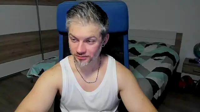 Snapshot of RobbyShawz chatting on 01.24.25 RobbyShawz online show from 01.24.25