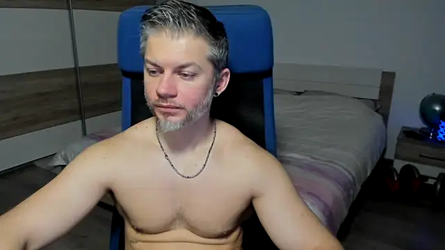 Snapshot of RobbyShawz chatting on 02.02.25 RobbyShawz online show from 02.02.25
