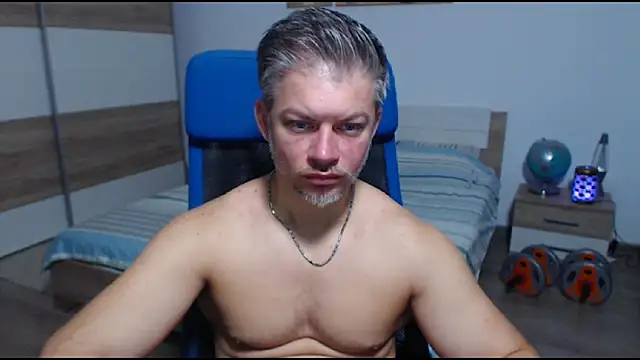 Snapshot of RobbyShawz chatting on 09.18.25 RobbyShawz online show from 09.18.25