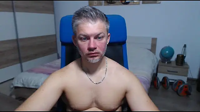 Snapshot of RobbyShawz chatting on 09.29.25 RobbyShawz online show from 09.29.25