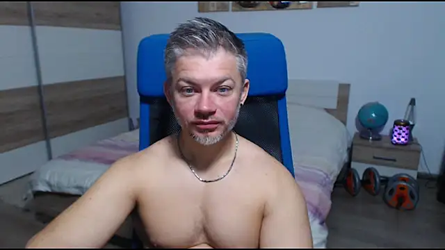 Snapshot of RobbyShawz chatting on 09.30.25 RobbyShawz online show from 09.30.25