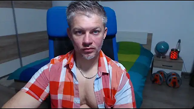 Snapshot of RobbyShawz chatting on 10.05.25 RobbyShawz online show from 10.05.25