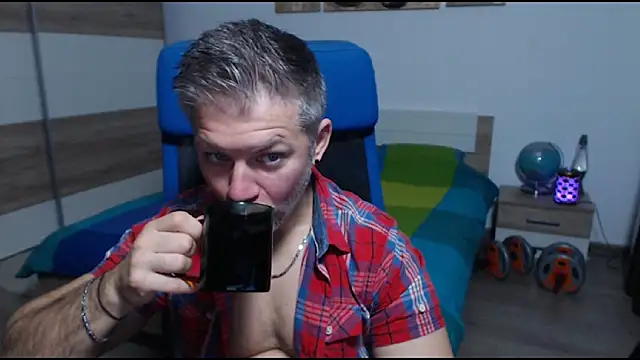 Snapshot of RobbyShawz chatting on 10.09.25 RobbyShawz online show from 10.09.25