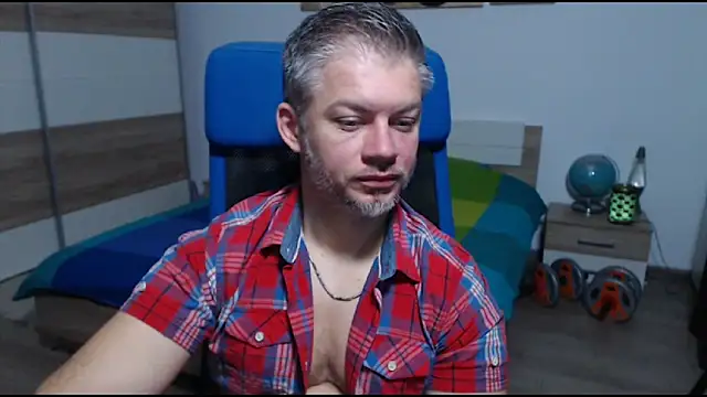 Snapshot of RobbyShawz chatting on 10.10.25 RobbyShawz online show from 10.10.25