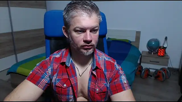 Snapshot of RobbyShawz chatting on 10.12.25 RobbyShawz online show from 10.12.25