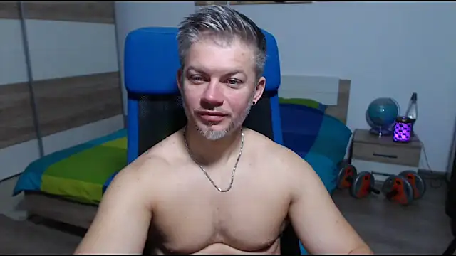 Snapshot of RobbyShawz chatting on 10.13.25 RobbyShawz online show from 10.13.25